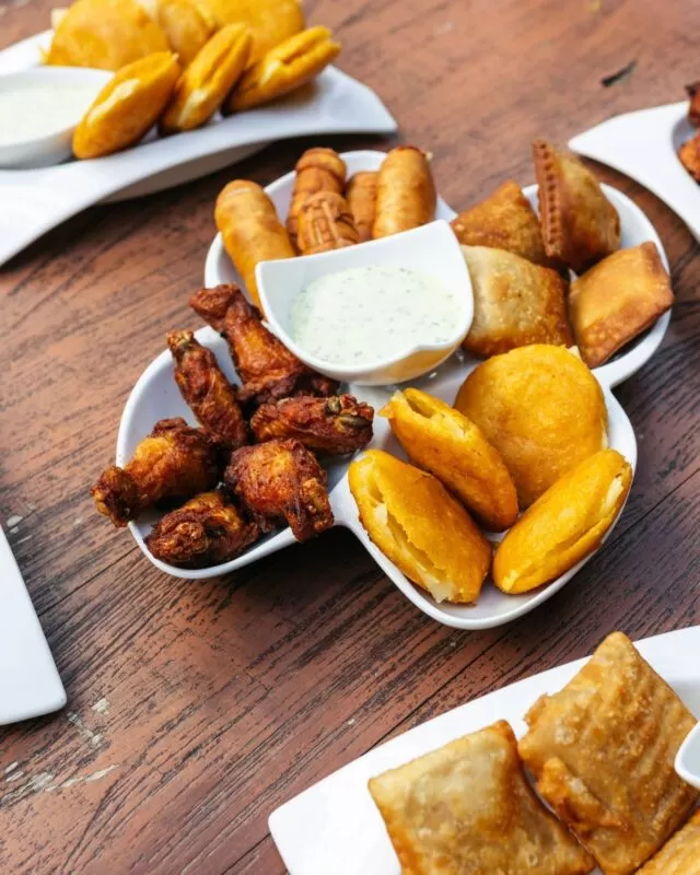 𝐖𝐄 𝐋𝐎𝐕𝐄 𝐒𝐍𝐀𝐂𝐊𝐒!Looking for a place where you can enjoy delicious snacks with family and friends while enjoying of a Good Vibe? Amazonia is that perfect place for you! We have a variety of delicious snack options for you to enjoy!#snacks #bites #amazonia #enjoy #food #family #friends #cocktails #jungle #music #fun #vibes #restaurant